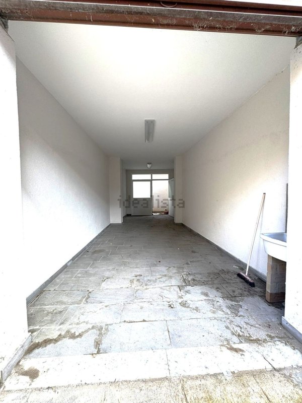 locale di sgombero in vendita a Palermo in zona Zisa