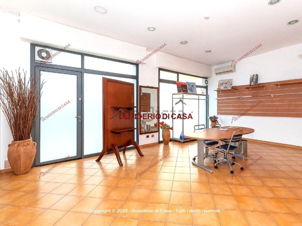 locale commerciale in vendita a Palermo in zona Resuttana