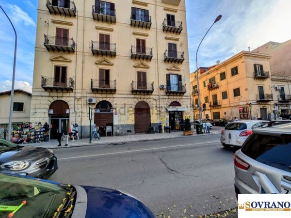 locale commerciale in vendita a Palermo in zona Zisa
