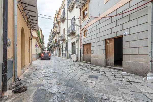 locale commerciale in vendita a Palermo in zona Centro storico