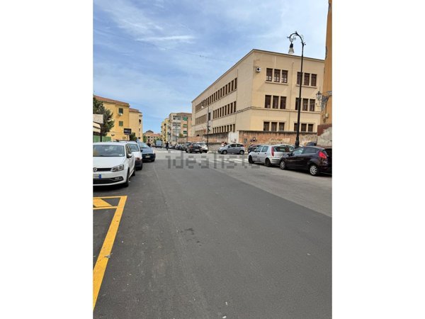 locale commerciale in vendita a Palermo