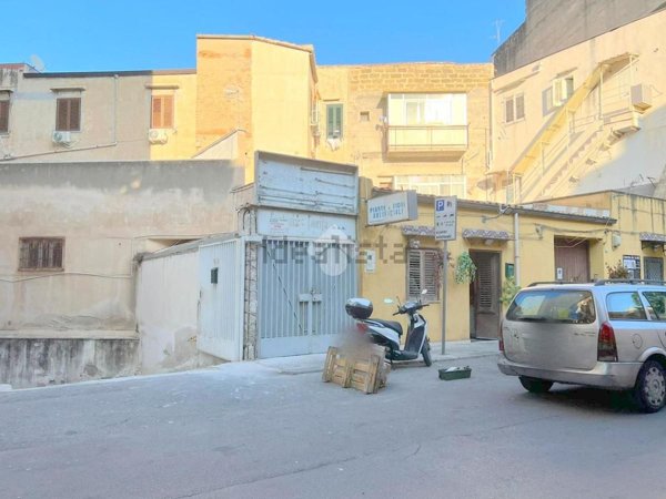 locale di sgombero in vendita a Palermo in zona Oreto