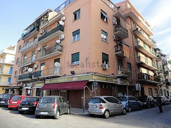 locale commerciale in vendita a Palermo in zona Noce