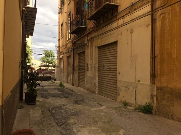 ufficio in vendita a Palermo in zona Zisa