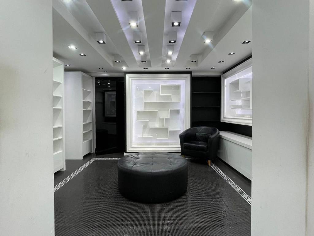 negozio in vendita a Palermo in zona Politeama