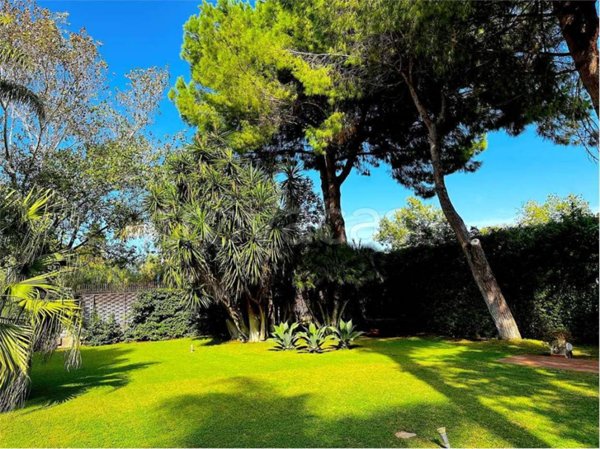 casa indipendente in vendita a Palermo in zona Mondello