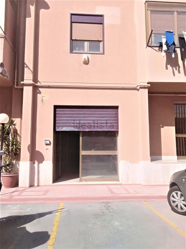 locale di sgombero in vendita a Palermo in zona Altarello