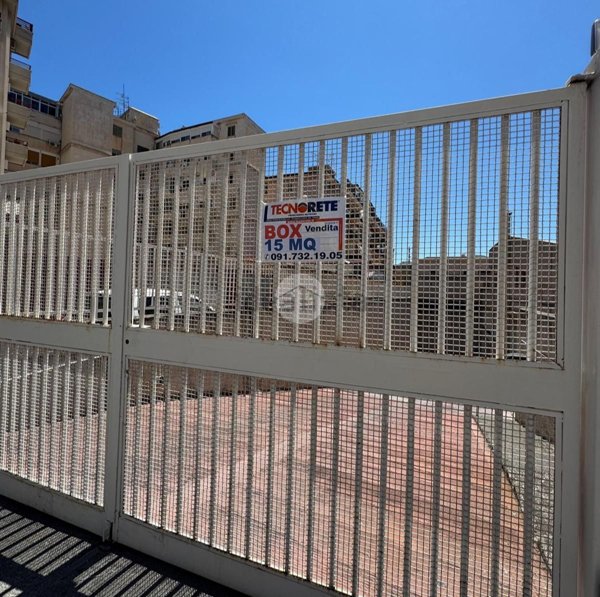 locale di sgombero in vendita a Palermo in zona Zisa