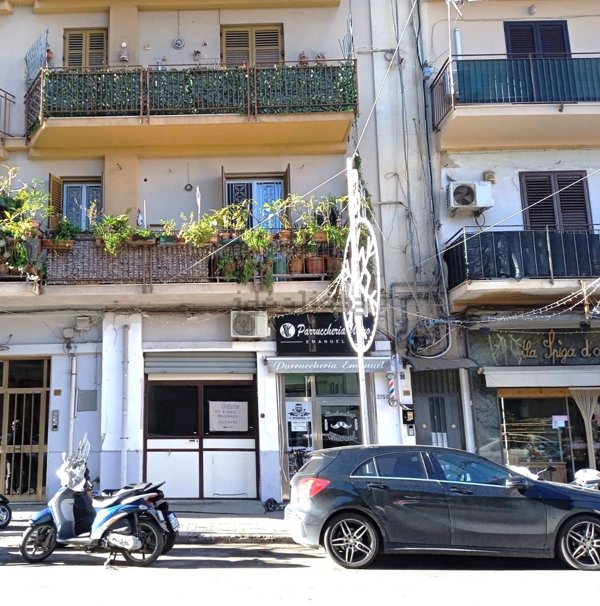 locale commerciale in vendita a Palermo in zona Oreto