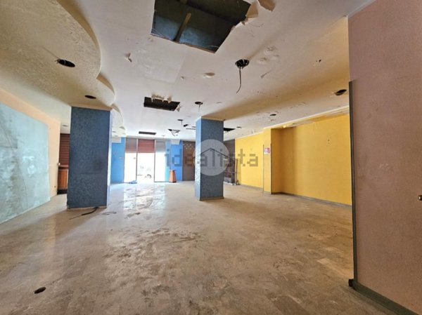 locale commerciale in vendita a Palermo in zona Brancaccio