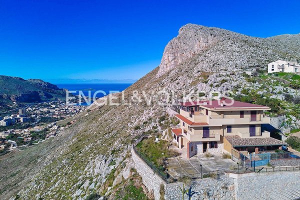 casa indipendente in vendita a Palermo in zona Partanna