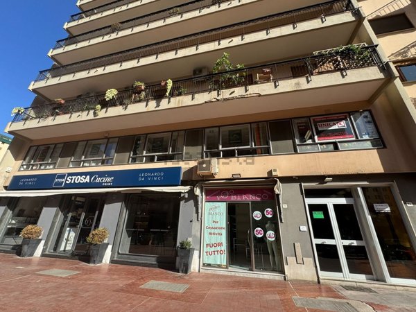 locale commerciale in vendita a Palermo in zona Malaspina/Palagonia
