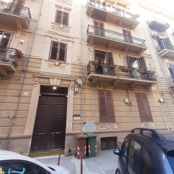 appartamento in vendita a Palermo in zona Zisa
