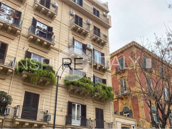 negozio in vendita a Palermo in zona Politeama