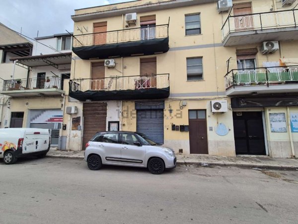 locale commerciale in vendita a Palermo in zona Partanna