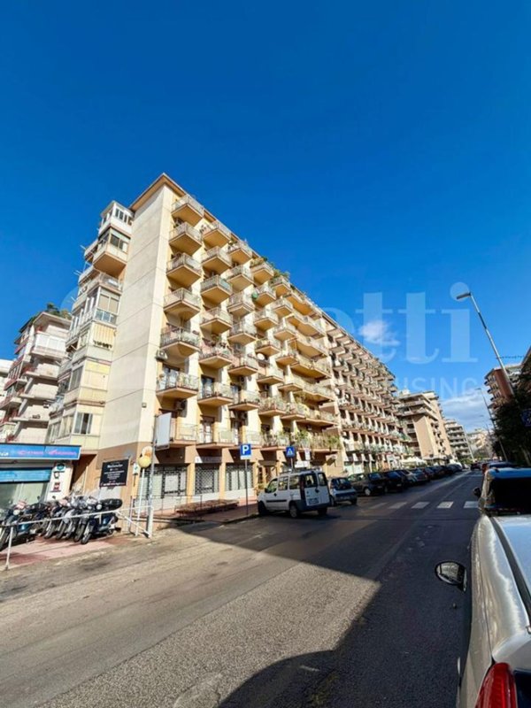 appartamento in vendita a Palermo in zona Malaspina/Palagonia