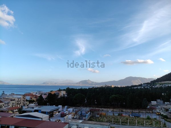 appartamento in vendita a Palermo in zona Arenella/Vergine Maria