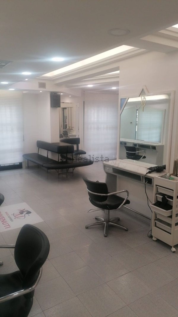 locale commerciale in vendita a Palermo in zona Resuttana