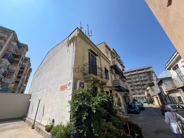 appartamento in vendita a Palermo in zona Malaspina/Palagonia