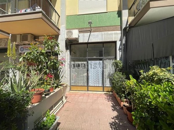 locale commerciale in vendita a Palermo in zona Libertà