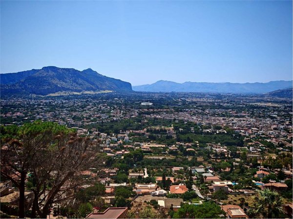 casa indipendente in vendita a Palermo in zona Mondello