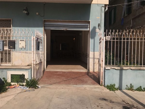 locale commerciale in vendita a Palermo in zona Altarello