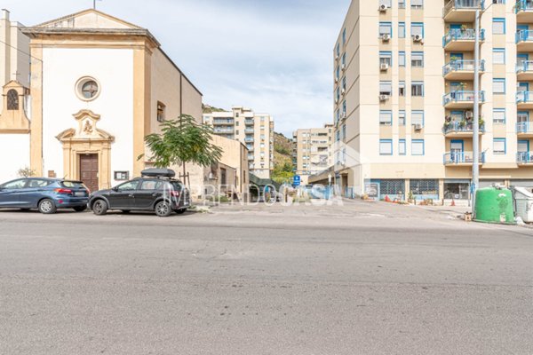 locale di sgombero in vendita a Palermo in zona Altarello