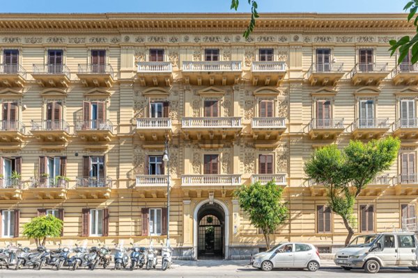 appartamento in vendita a Palermo in zona Politeama