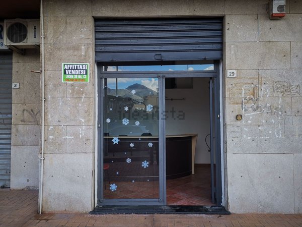 casa indipendente in vendita a Palermo in zona Malaspina/Palagonia