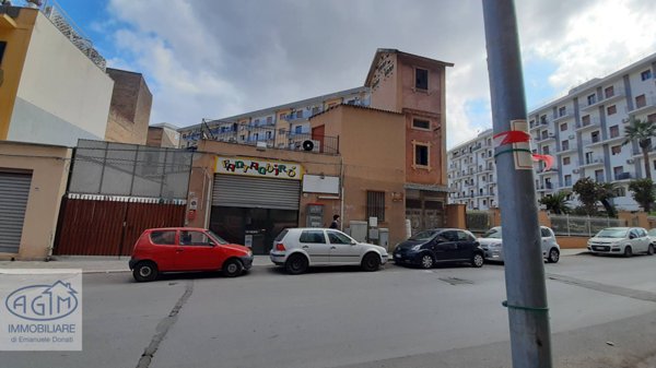 locale commerciale in vendita a Palermo in zona San Lorenzo