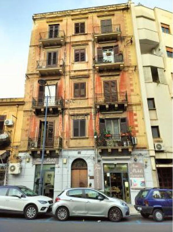 appartamento in vendita a Palermo in zona Politeama