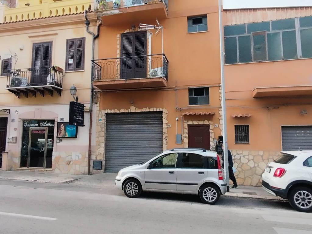 locale commerciale in vendita a Palermo in zona Sferracavallo