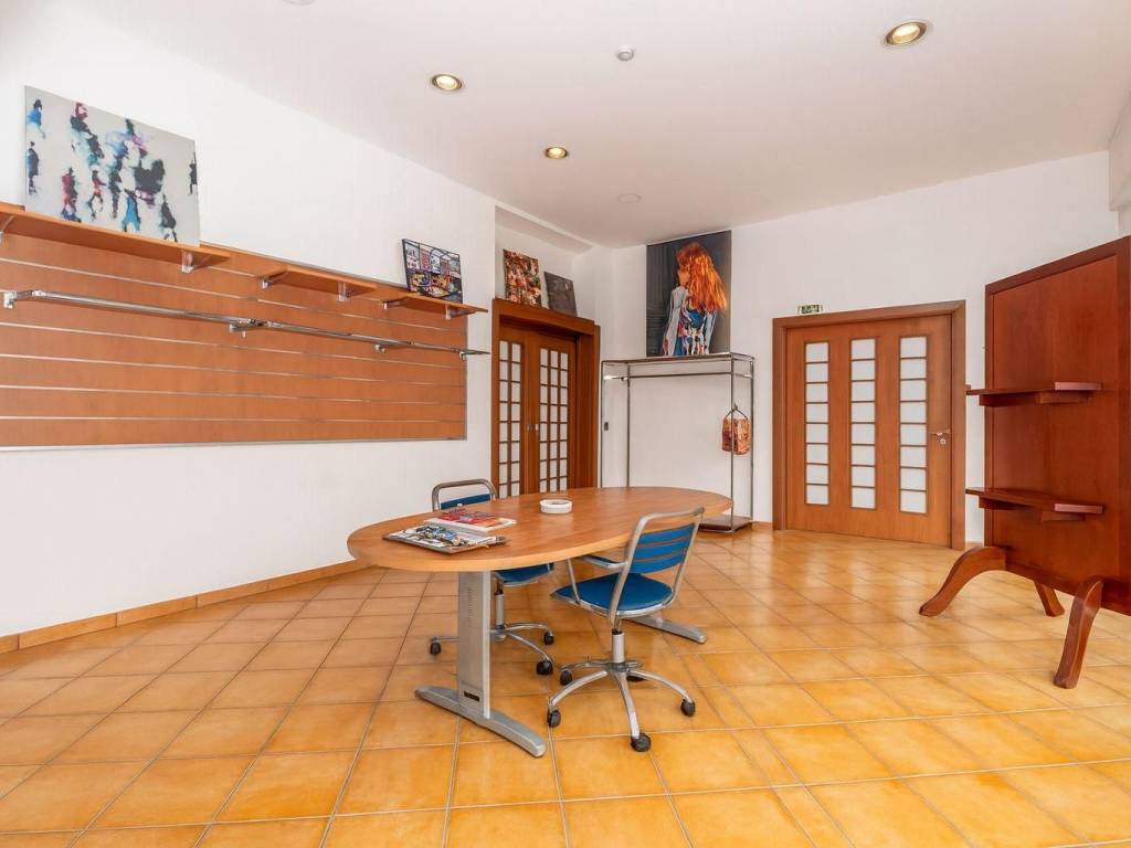 negozio in vendita a Palermo in zona Resuttana