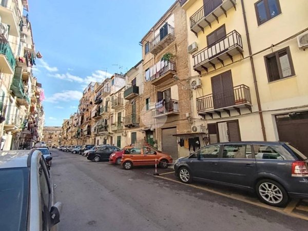 appartamento in vendita a Palermo in zona Malaspina/Palagonia