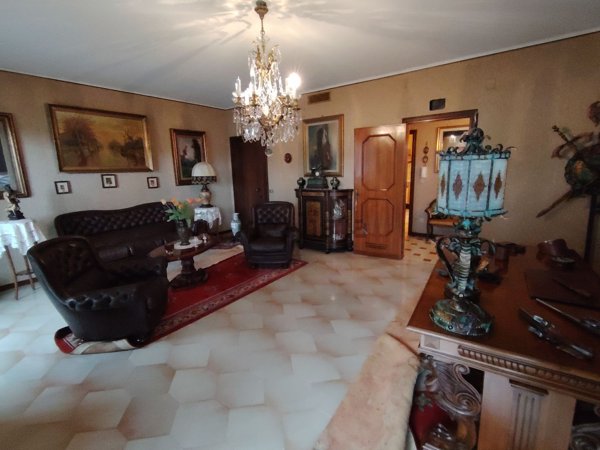 appartamento in vendita a Palermo in zona Malaspina/Palagonia