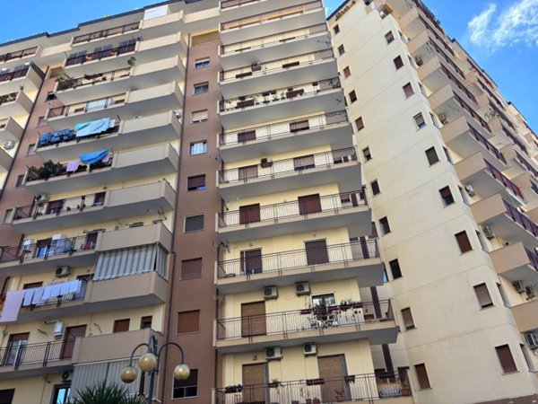 appartamento in vendita a Palermo in zona Malaspina/Palagonia