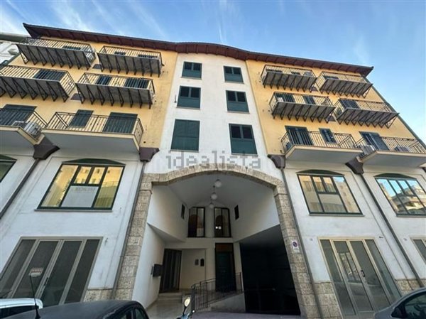 locale commerciale in vendita a Palermo