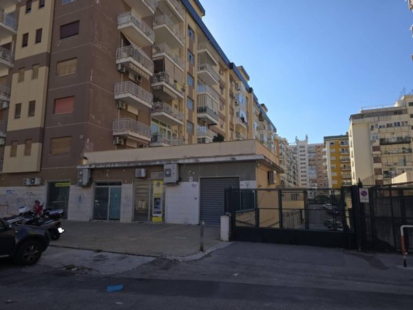 negozio in vendita a Palermo