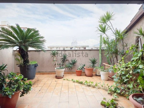 appartamento in vendita a Palermo in zona Malaspina/Palagonia