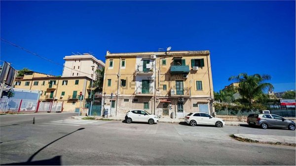 appartamento in vendita a Palermo in zona Malaspina/Palagonia