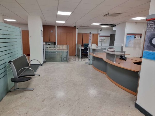 locale commerciale in vendita a Palermo in zona Libertà