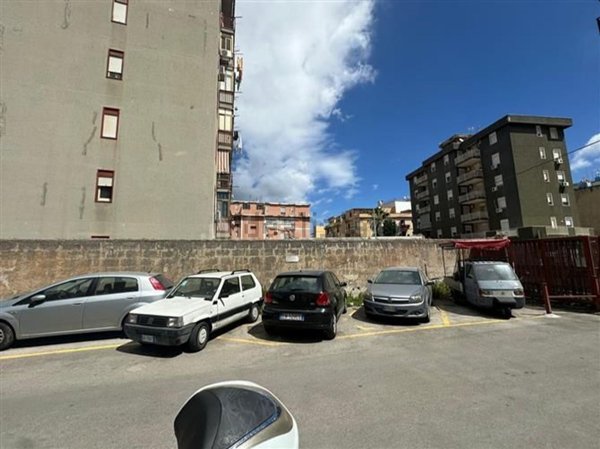 locale commerciale in vendita a Palermo in zona Altarello