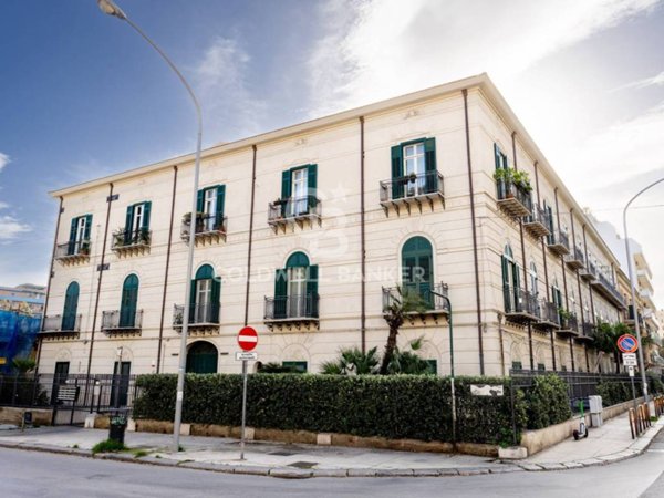 appartamento in vendita a Palermo in zona Zisa