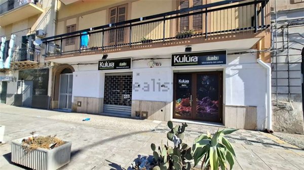 locale commerciale in vendita a Palermo in zona Croceverde
