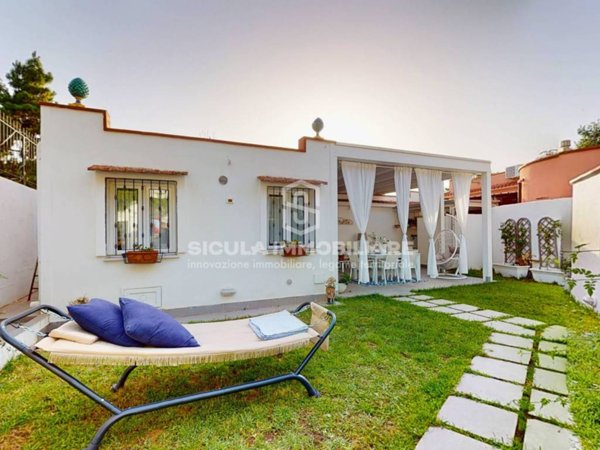 casa indipendente in vendita a Palermo in zona Mondello