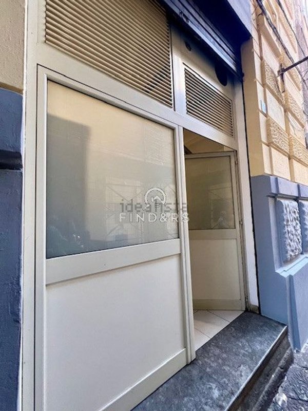 locale commerciale in vendita a Palermo in zona Centro storico