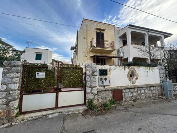 casa indipendente in vendita a Palermo in zona Mondello
