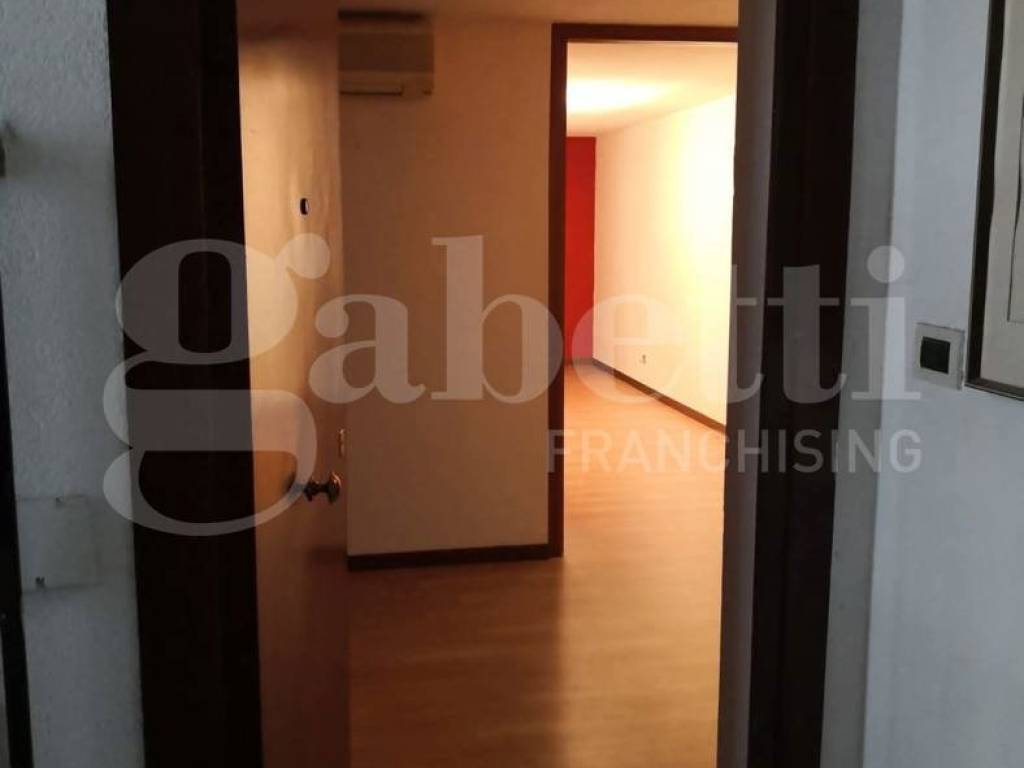 ufficio in vendita a Palermo in zona Libertà