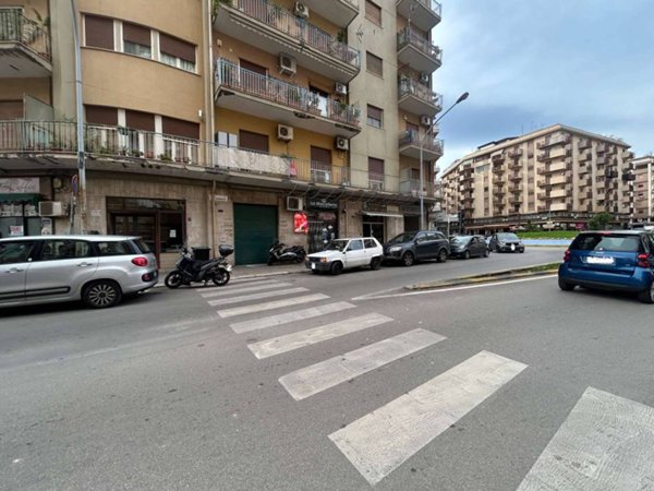 negozio in vendita a Palermo in zona Malaspina/Palagonia