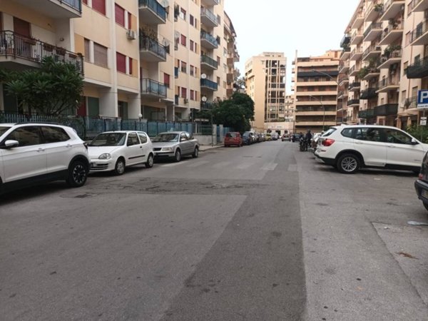 locale commerciale in vendita a Palermo in zona Uditore